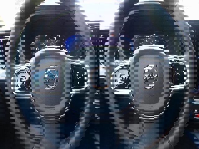 Certified 2025 Volvo XC60 B5 Plus image 14