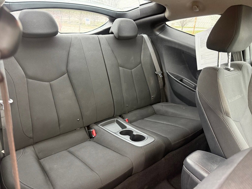 Used 2016 Hyundai Veloster FWD image 10