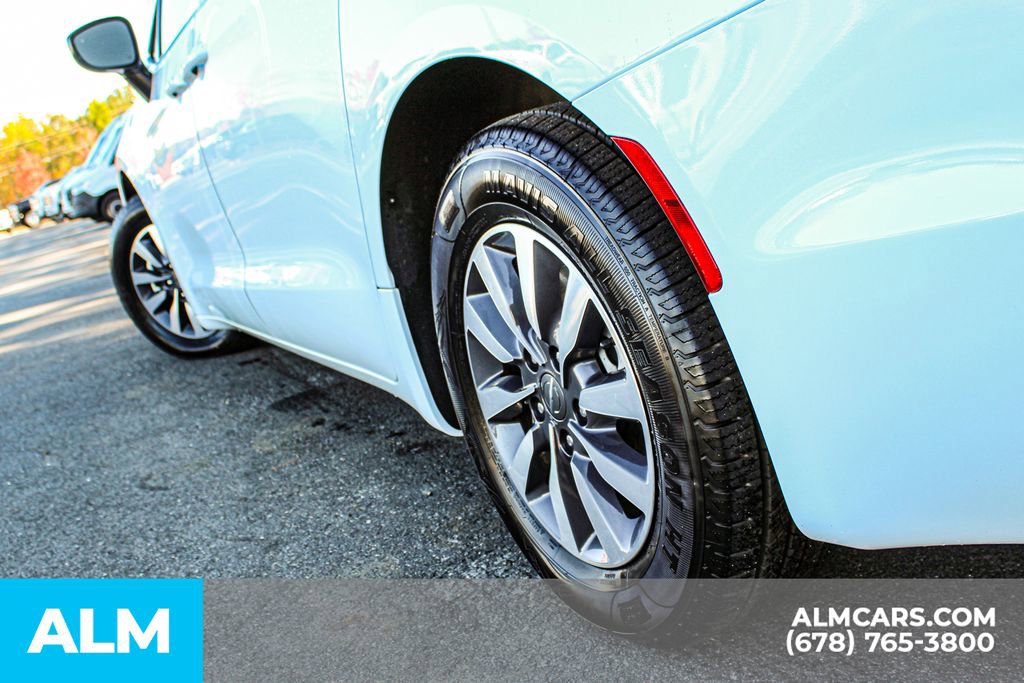 Used 2024 Chrysler Pacifica Select image 15