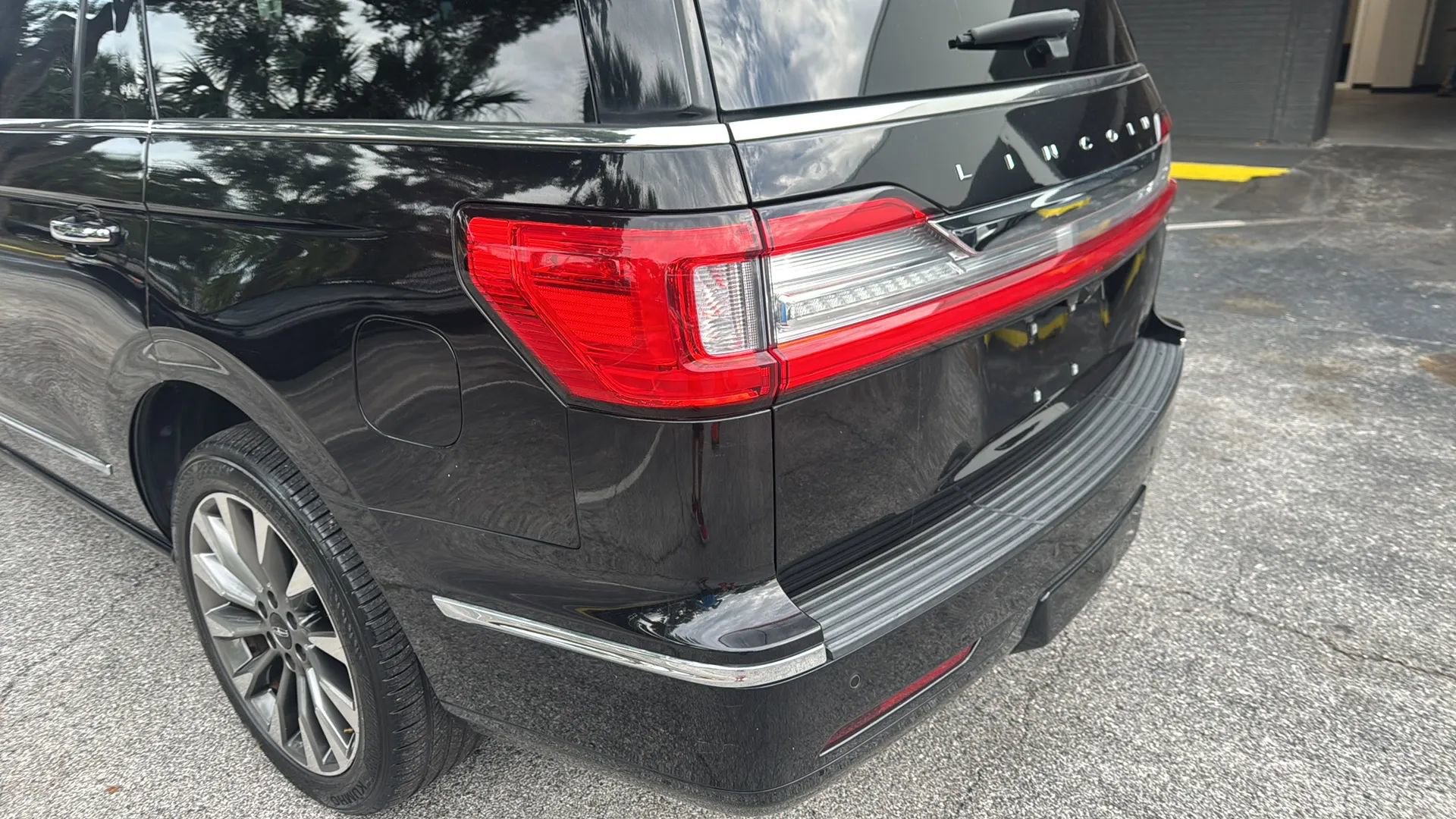 Used 2019 Lincoln Navigator Select RWD image 46