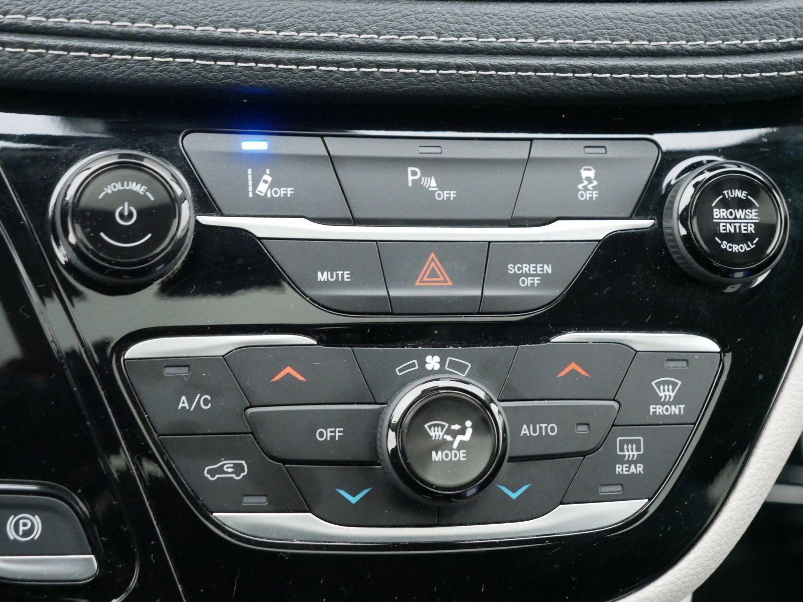 Used 2023 Chrysler Pacifica Limited image 26