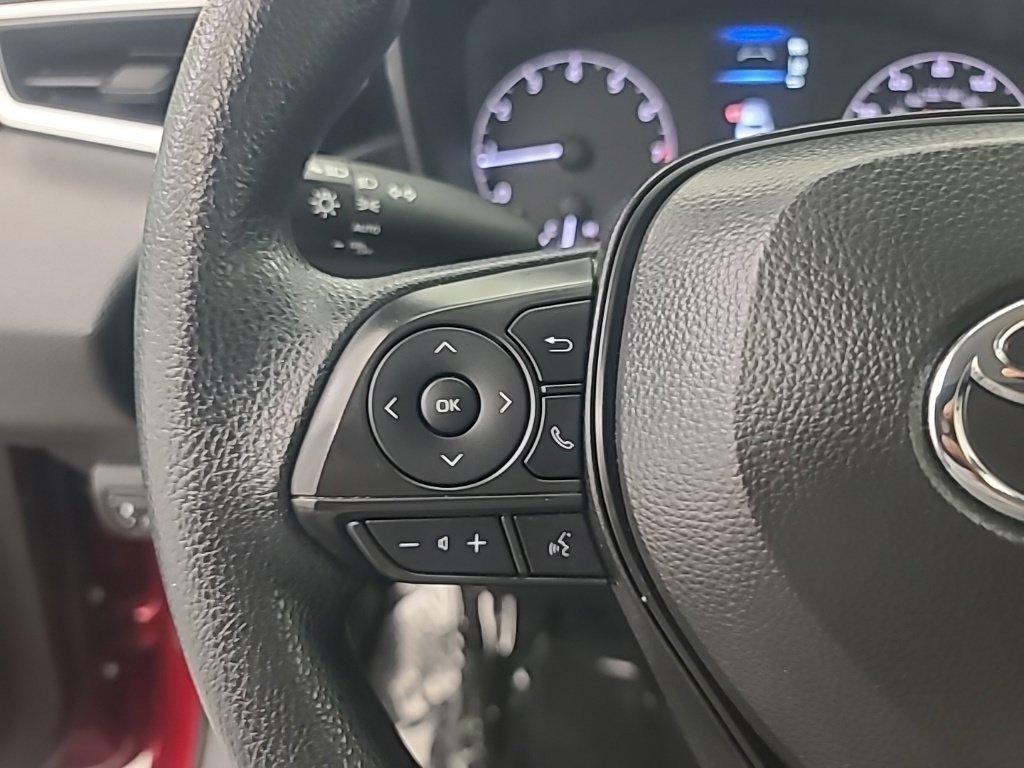 Used 2025 Toyota Corolla LE FWD image 30