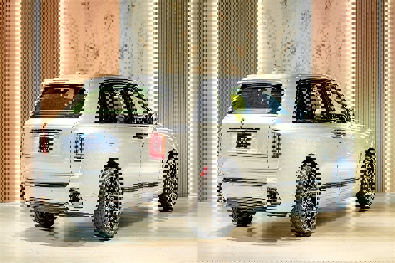 Used 2025 Rolls-Royce Cullinan Black Badge w/ Leather Finishing Pack image 6