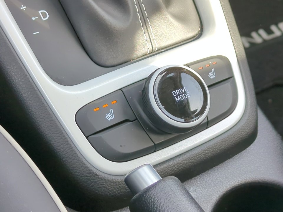 Certified 2025 Hyundai Venue Limited image 32