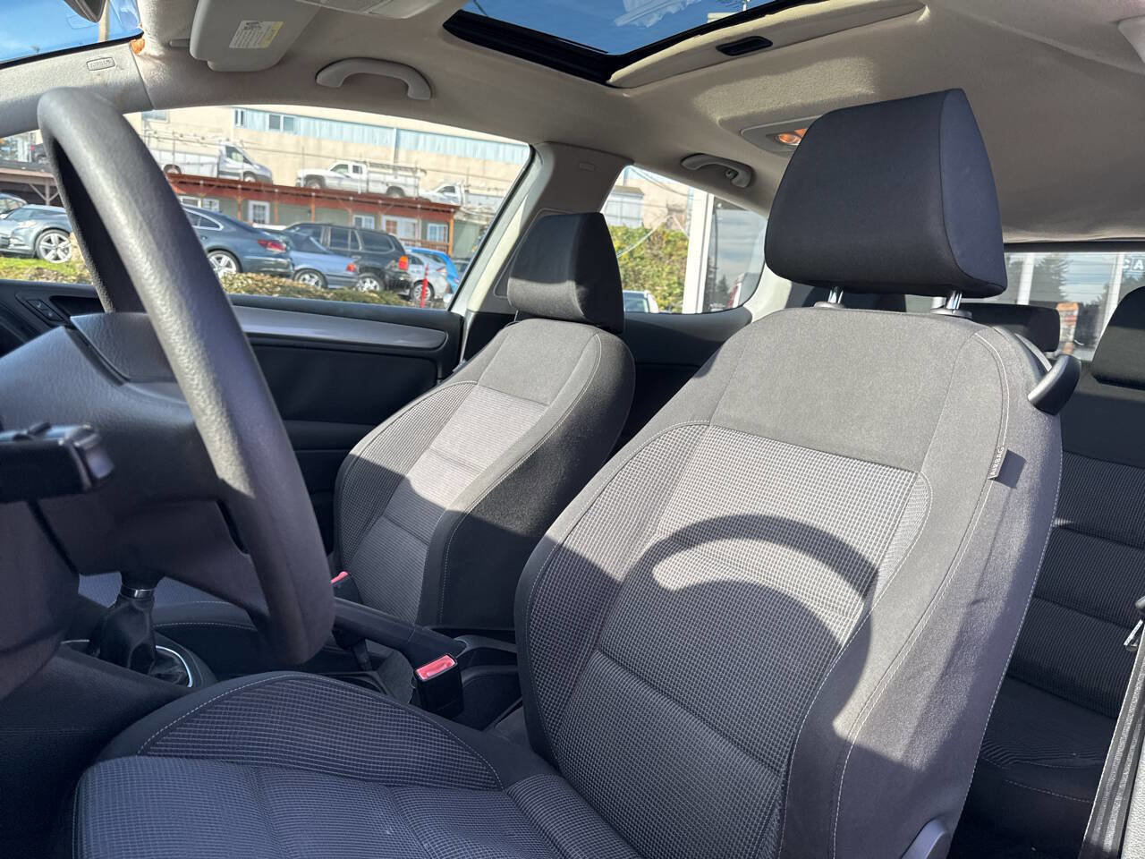 Used 2011 Volkswagen Golf 2-Door image 20