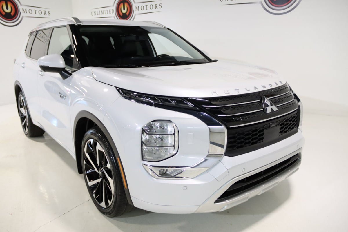 Used 2024 Mitsubishi Outlander 4WD Plug-In Hybrid image 13