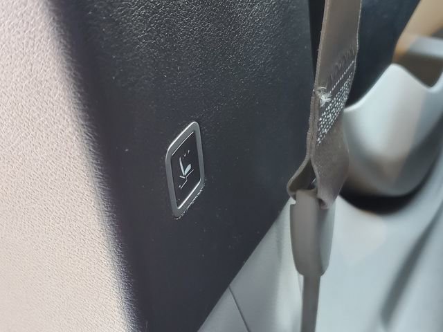 Certified 2024 Chrysler Pacifica Touring-L image 24