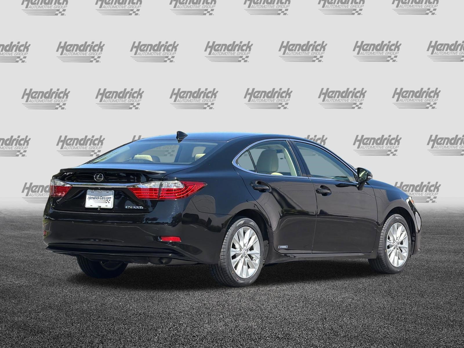 Used 2015 Lexus ES 300h w/ Navigation System Package FWD image 5