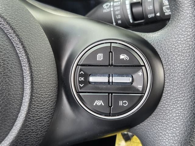 Used 2025 Kia Soul LX w/ LX Technology Package FWD image 27