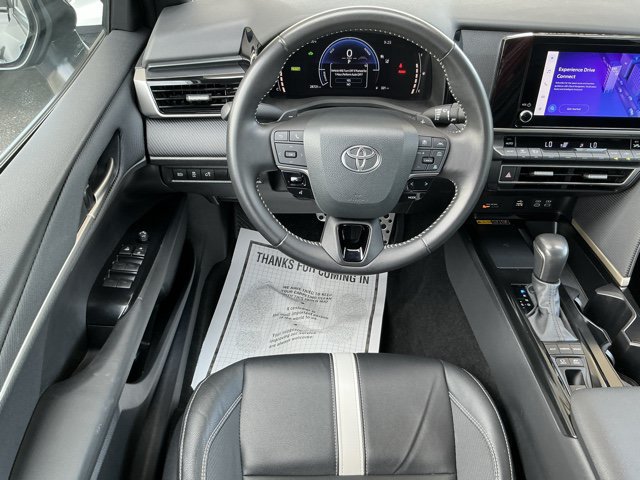 Used 2025 Toyota Camry SE FWD image 12
