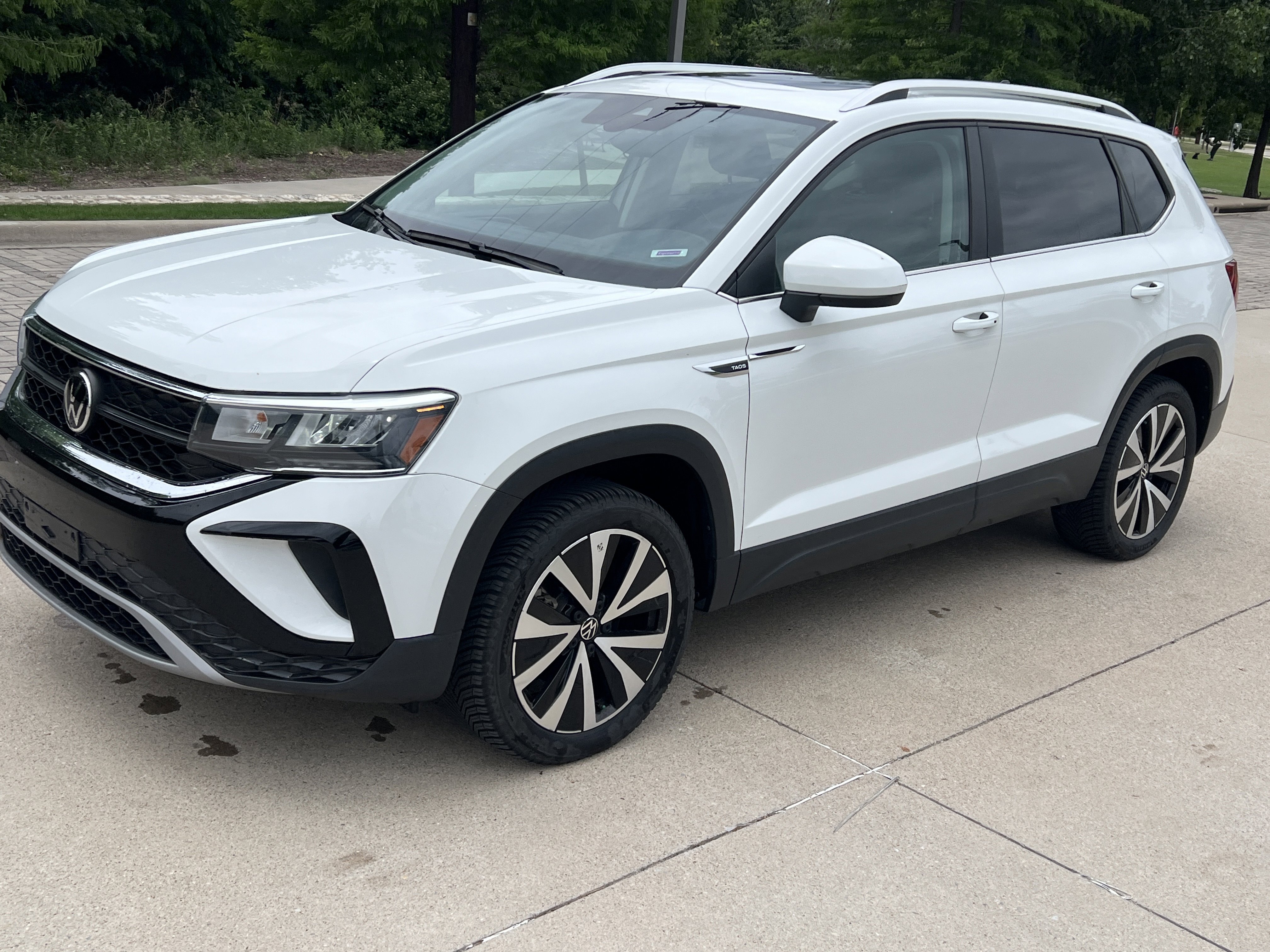 Certified 2023 Volkswagen Taos SE w/ Panoramic Sunroof Package AWD/4WD image 5