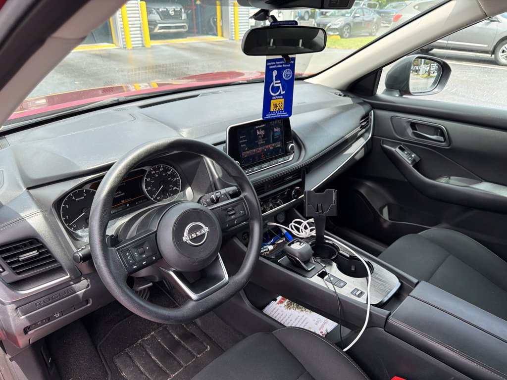 Used 2024 Nissan Rogue S FWD image 7