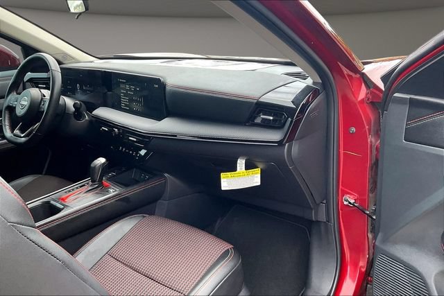 Used 2025 Nissan Kicks SR FWD image 15
