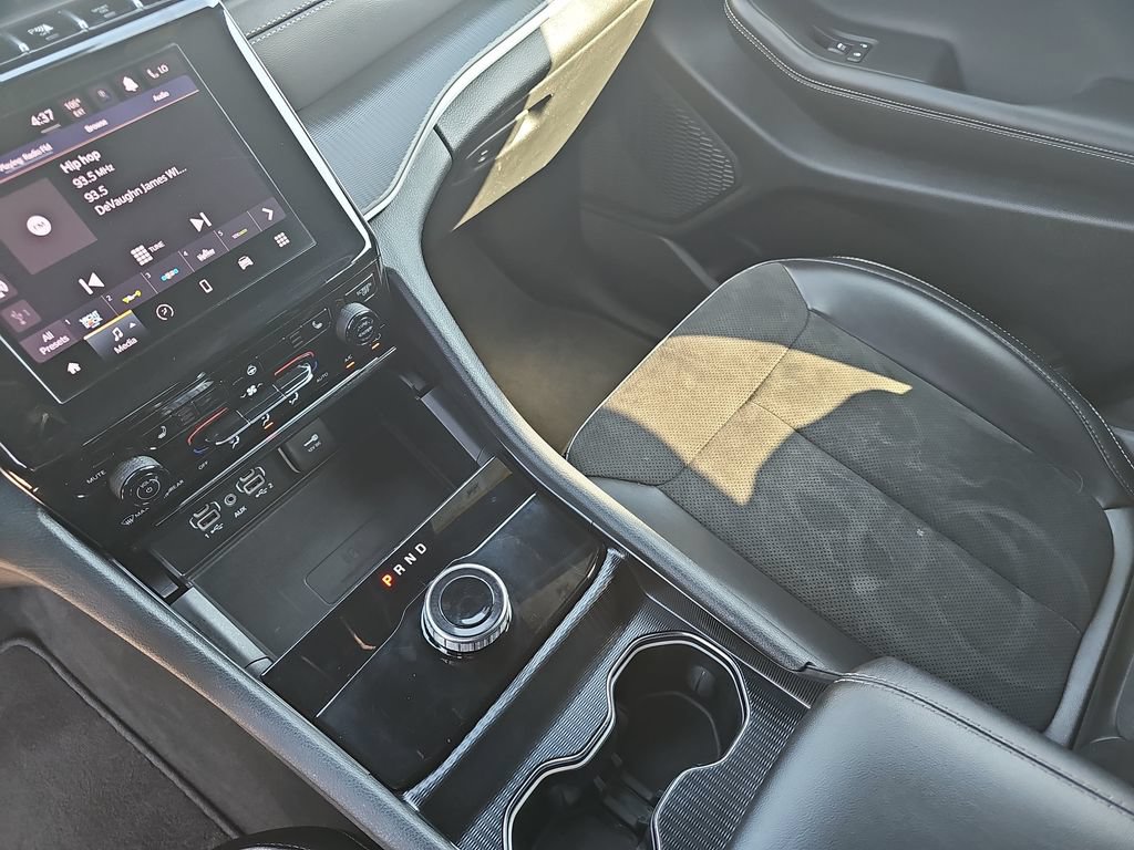 Used 2025 Jeep Grand Cherokee Altitude AWD/4WD image 23