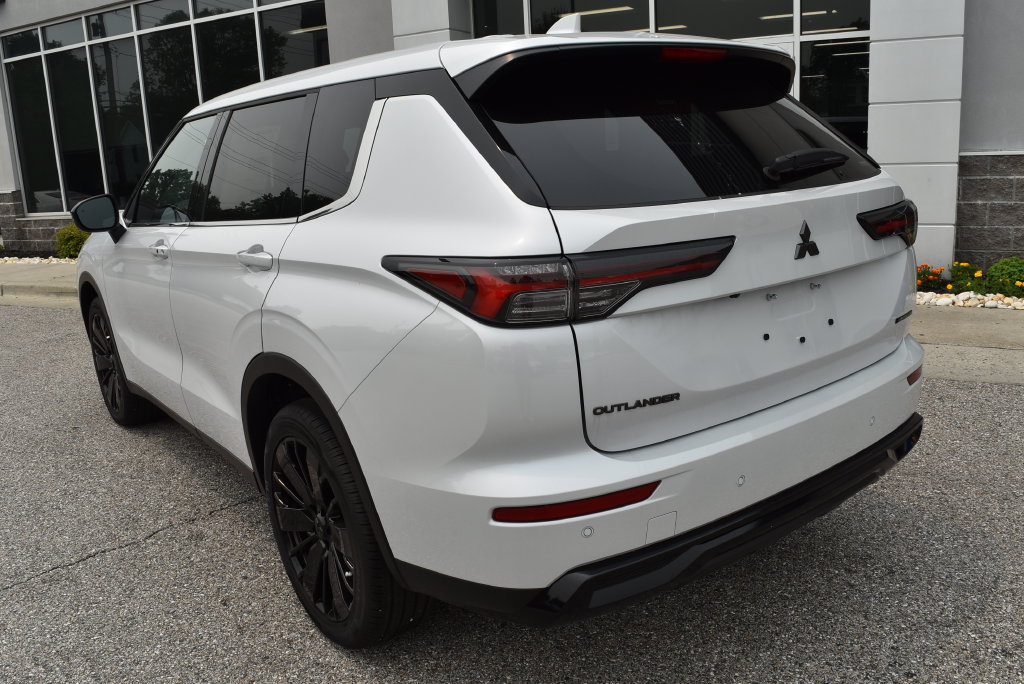 New 2026 Mitsubishi Outlander LE AWD/4WD image 5