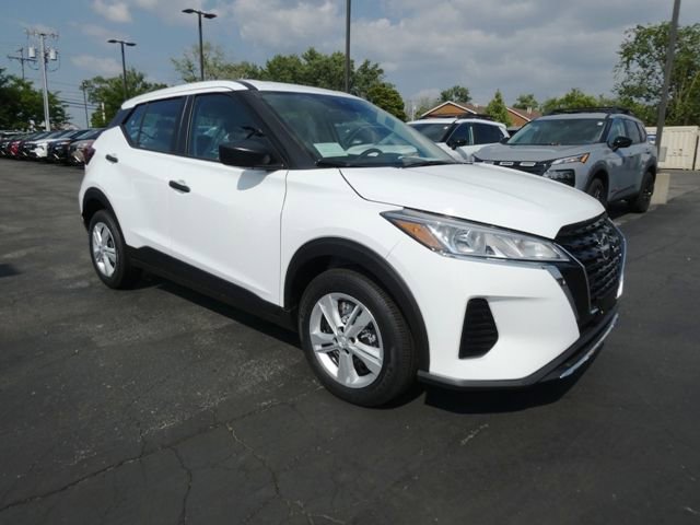 New 2025 Nissan Kicks Play S
