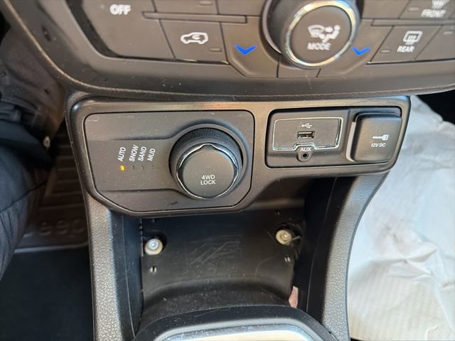 Used 2023 Jeep Renegade Latitude AWD/4WD image 20