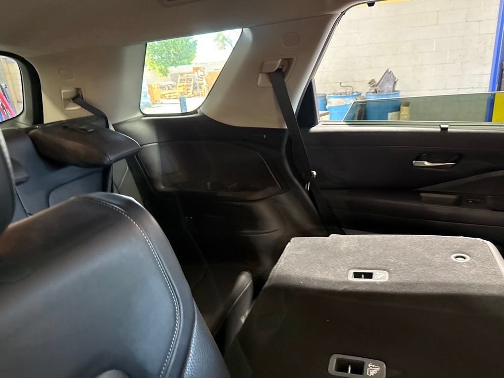 Used 2022 Nissan Pathfinder SL FWD image 23