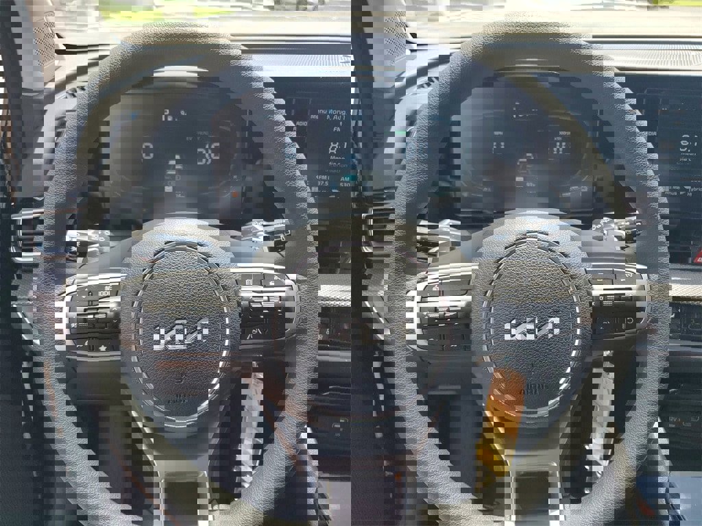 New 2025 Kia Sportage LX image 10