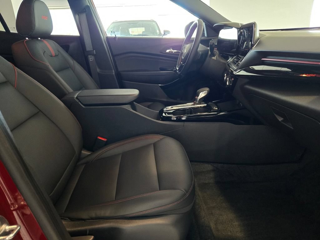Certified 2024 Chevrolet Trax RS w/ Driver Confidence Package FWD image 6