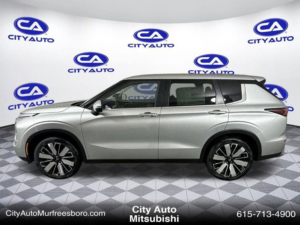 New 2025 Mitsubishi Outlander SE image 4
