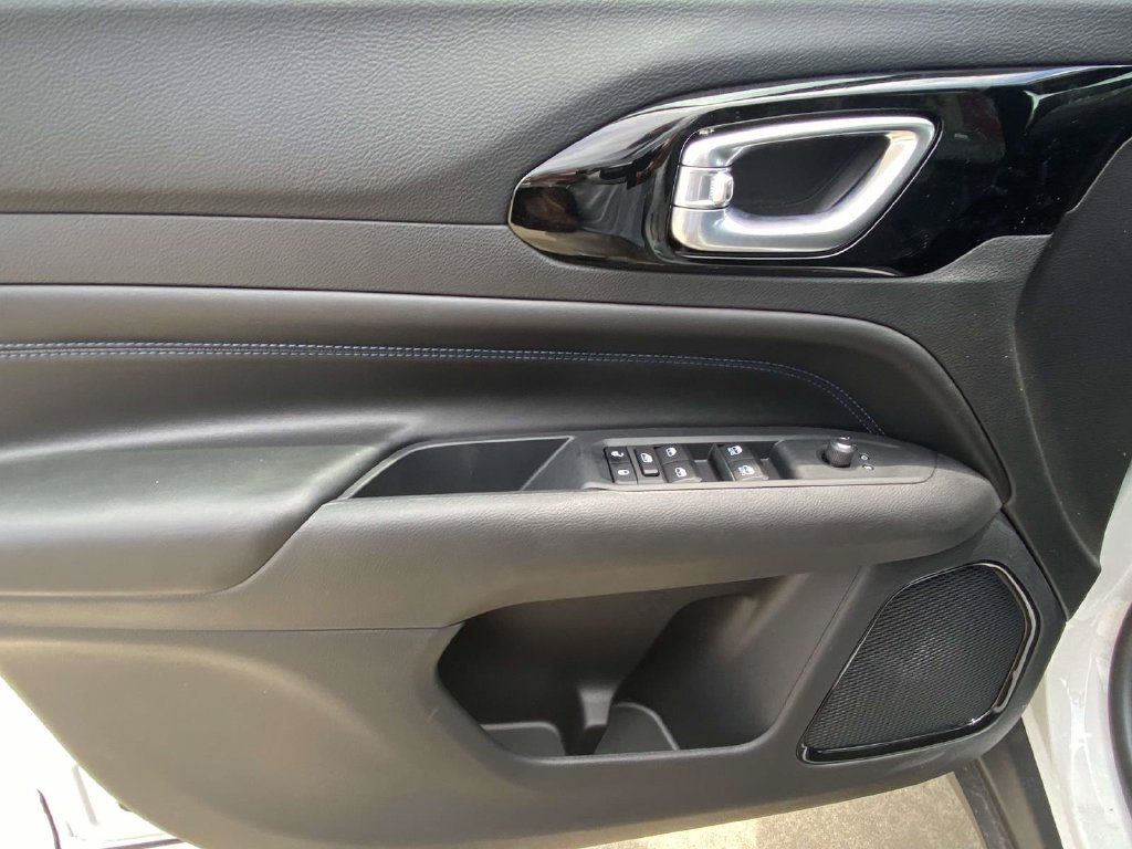 New 2026 Jeep Compass Latitude AWD/4WD image 13