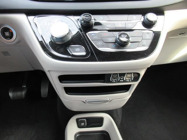 Certified 2023 Chrysler Voyager LX FWD image 25