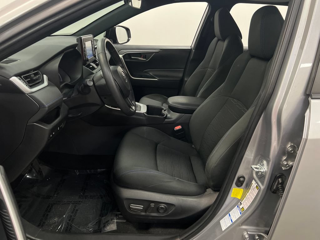 Used 2022 Toyota RAV4 SE w/ Convenience Package AWD/4WD image 9