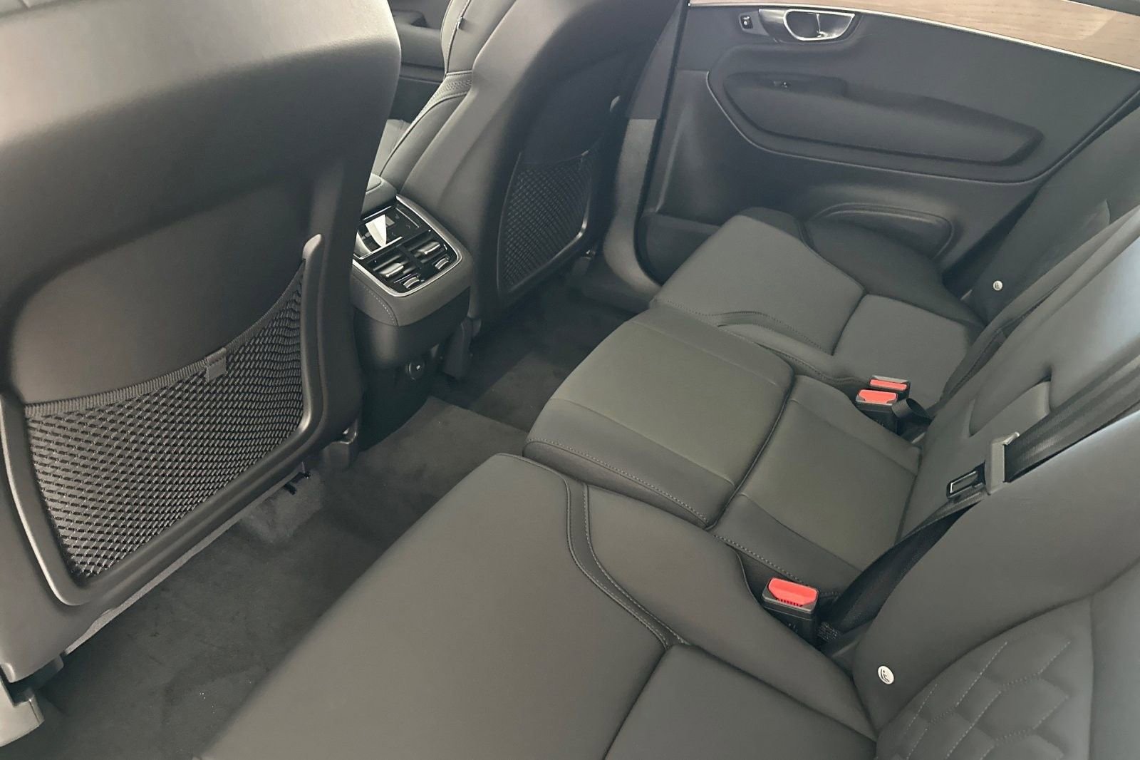 New 2026 Volvo XC90 B5 Plus w/ Protection Package Premier image 4