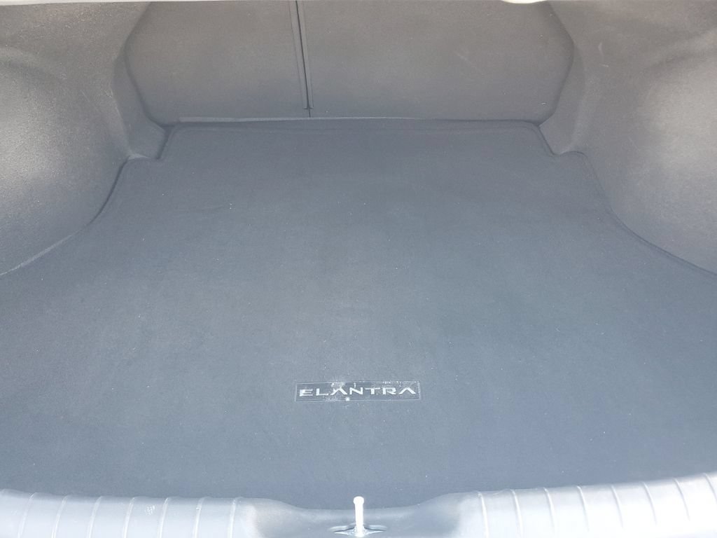 Used 2021 Hyundai Elantra Limited FWD image 9