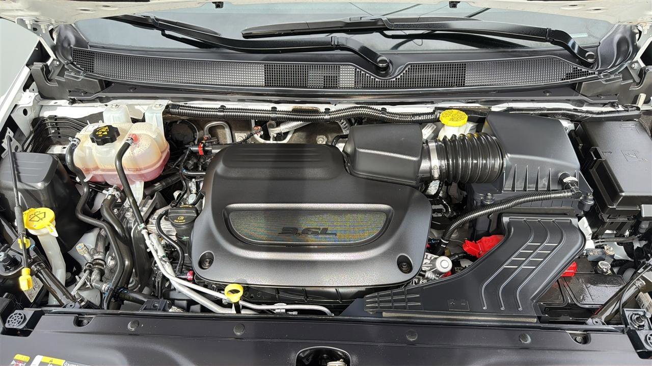 Used 2023 Chrysler Pacifica Touring-L image 27