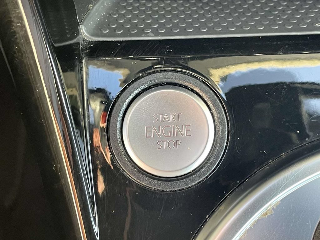 Used 2019 Volkswagen Beetle 2.0T Final Edition SEL FWD image 28