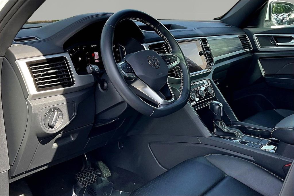 Used 2022 Volkswagen Atlas Cross Sport SE w/ Panoramic Sunroof Package image 18