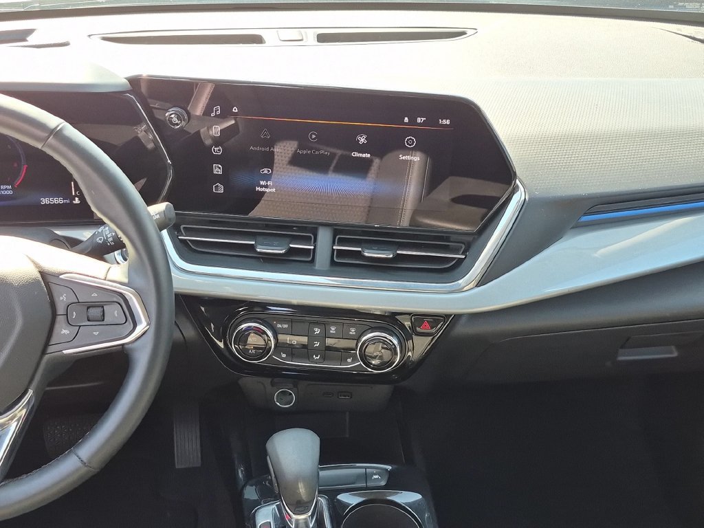 Used 2025 Chevrolet Trax LT FWD image 19