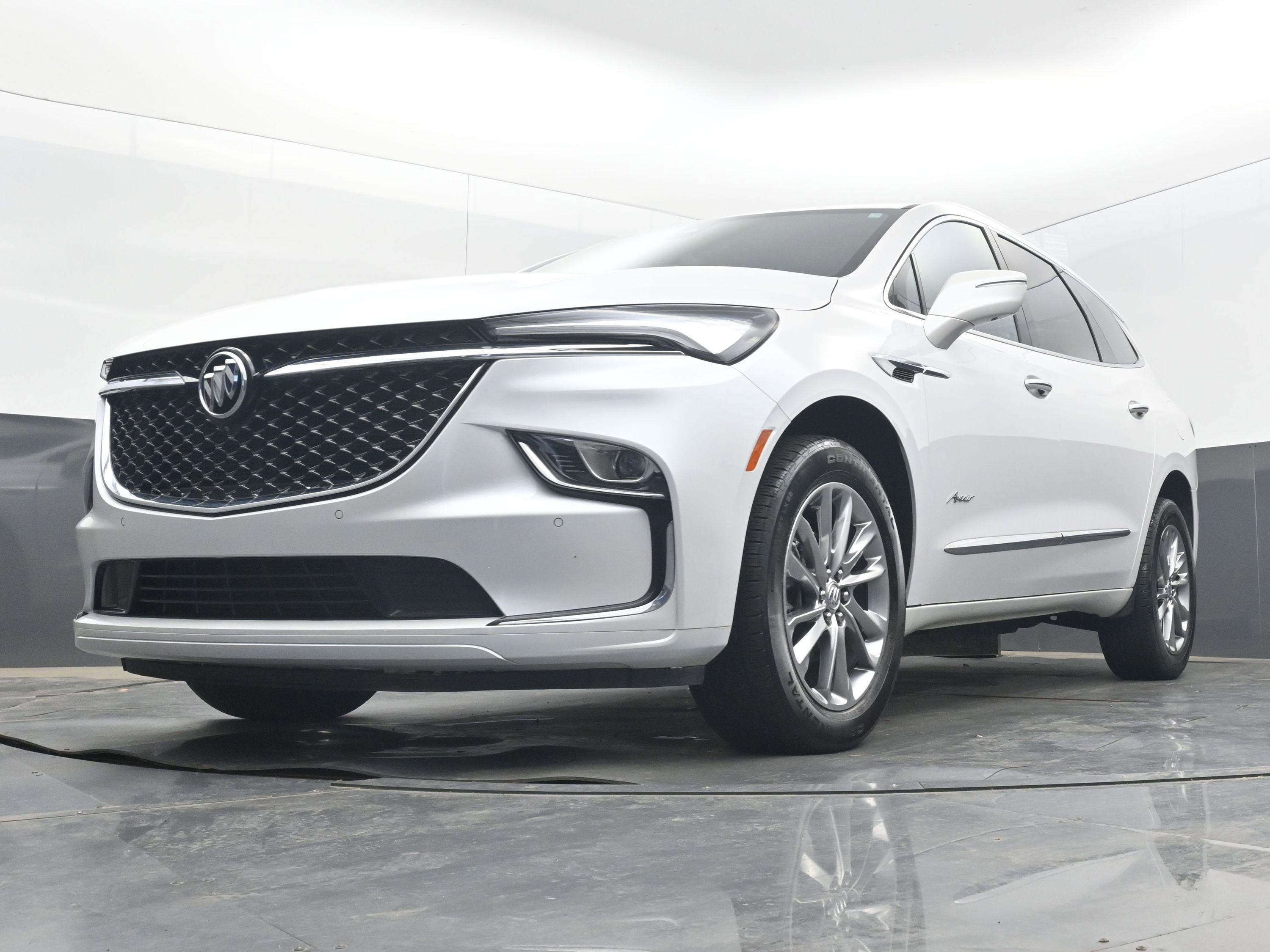 Used 2024 Buick Enclave Avenir FWD image 13