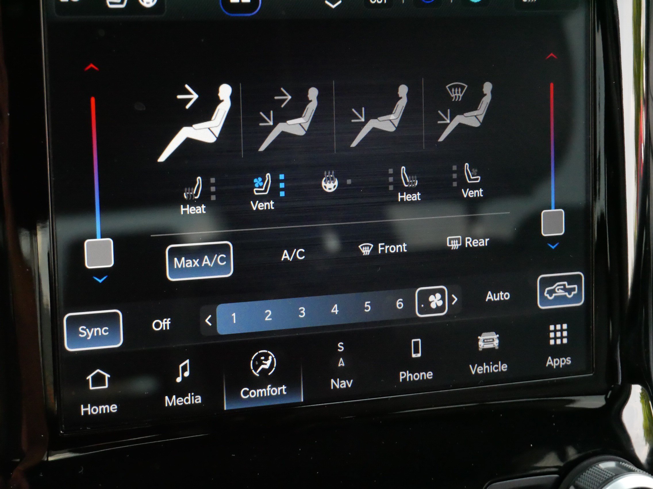 Used 2022 RAM 1500 Laramie AWD/4WD image 30
