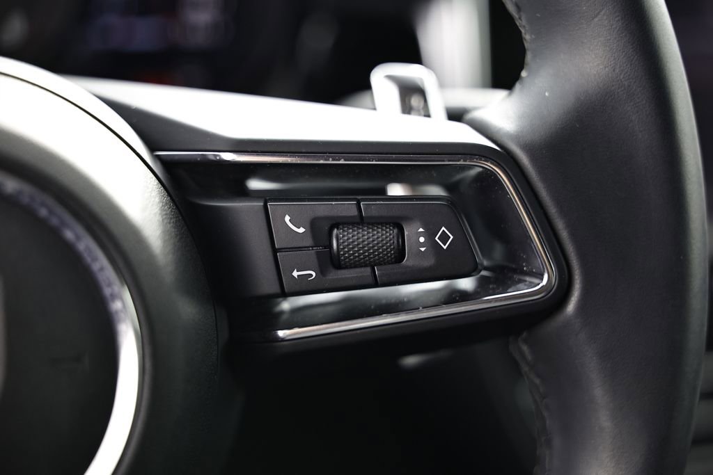 Used 2025 Porsche Macan image 36