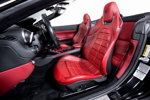 Certified 2020 Ferrari Portofino image 4