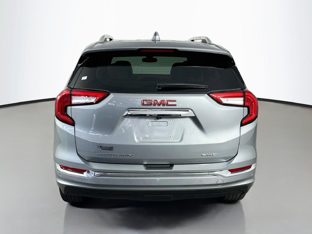 Used 2024 GMC Terrain Denali w/ Denali Premium Package AWD/4WD image 6