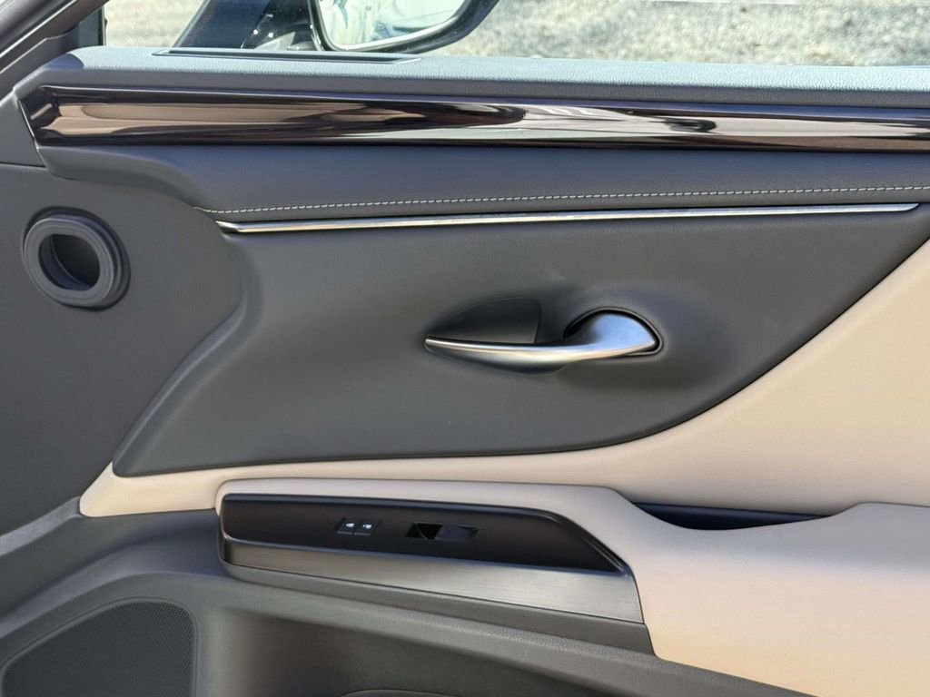 Used 2019 Lexus ES 350 w/ Premium Package image 8