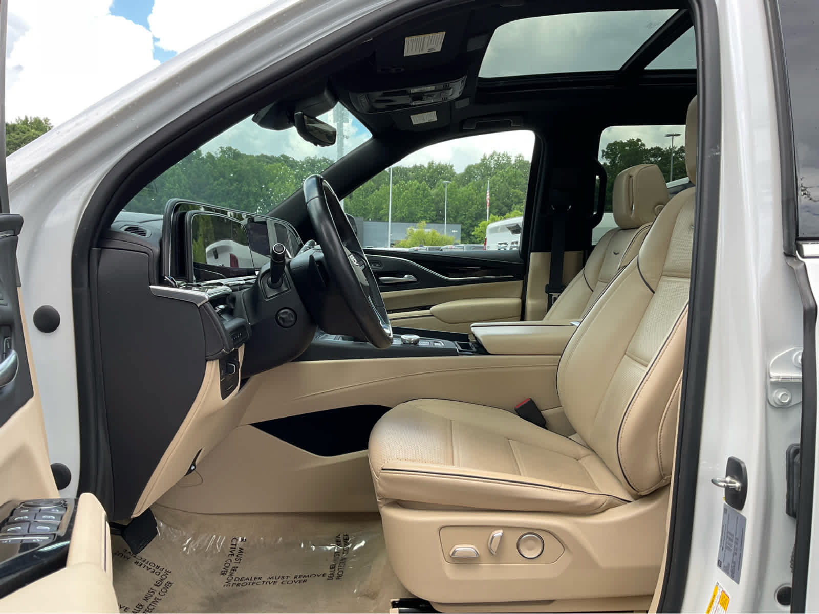 Used 2023 Cadillac Escalade Premium Luxury w/ Performance Package AWD/4WD image 11