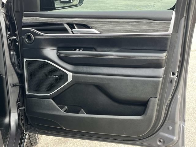 Used 2022 Jeep Wagoneer Series III w/ Flexible Seating Group AWD/4WD image 27