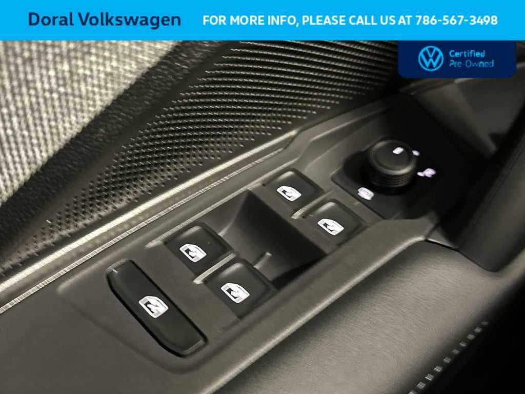 Used 2025 Volkswagen Tiguan S w/ 18" Wheel Package FWD image 17