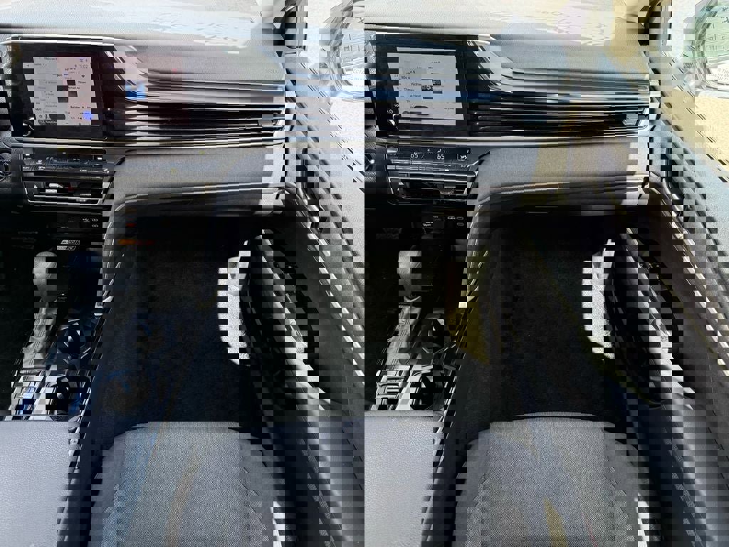 Used 2025 Toyota Camry LE image 15