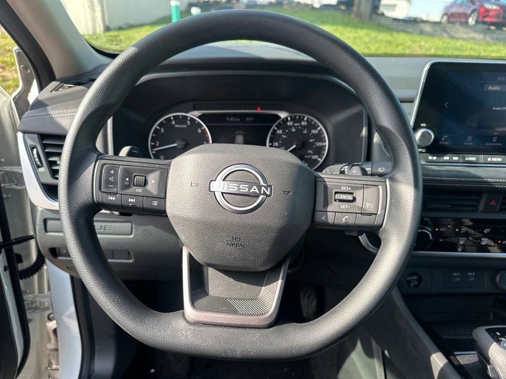 Used 2025 Nissan Rogue S FWD image 19