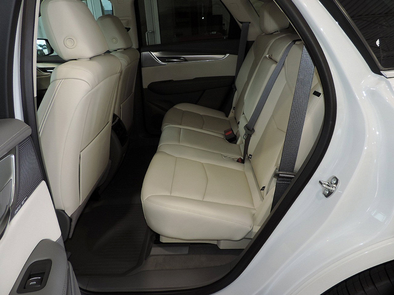 New 2026 Cadillac XT5 Premium Luxury w/ Driver Assist Package FWD image 17