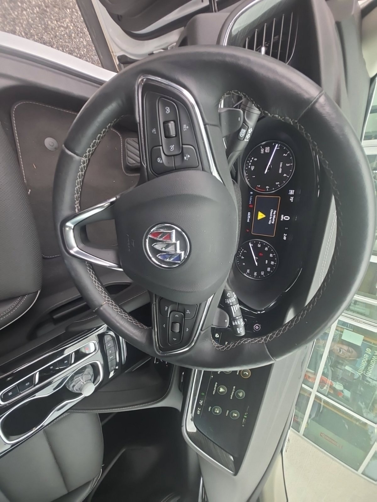 Used 2023 Buick Envision Essence AWD/4WD image 10