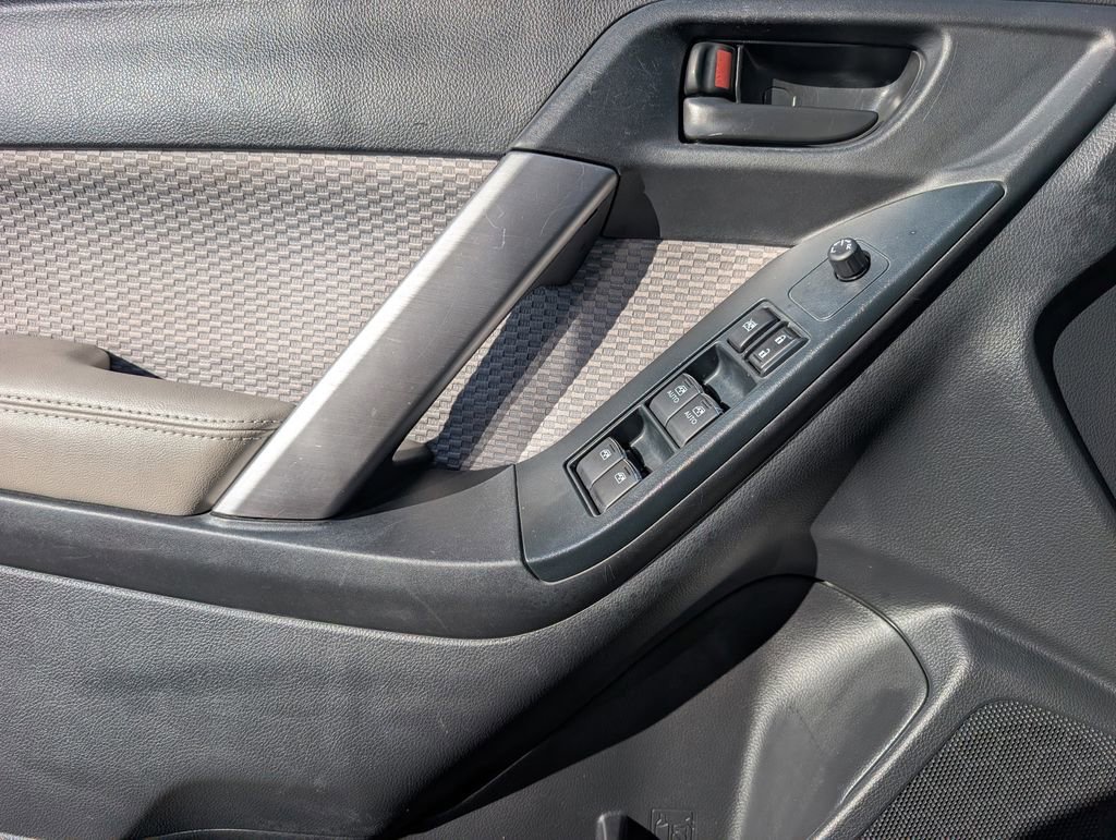 Used 2018 Subaru Forester 2.5i Premium w/ All-Weather Package image 10