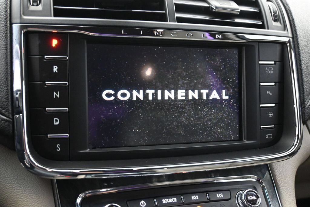 Used 2017 Lincoln Continental Reserve w/ Technology Package FWD image 3