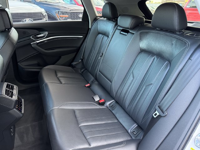 Used 2024 Audi Q8 e-tron Premium Plus w/ Premium Plus Package AWD/4WD image 17